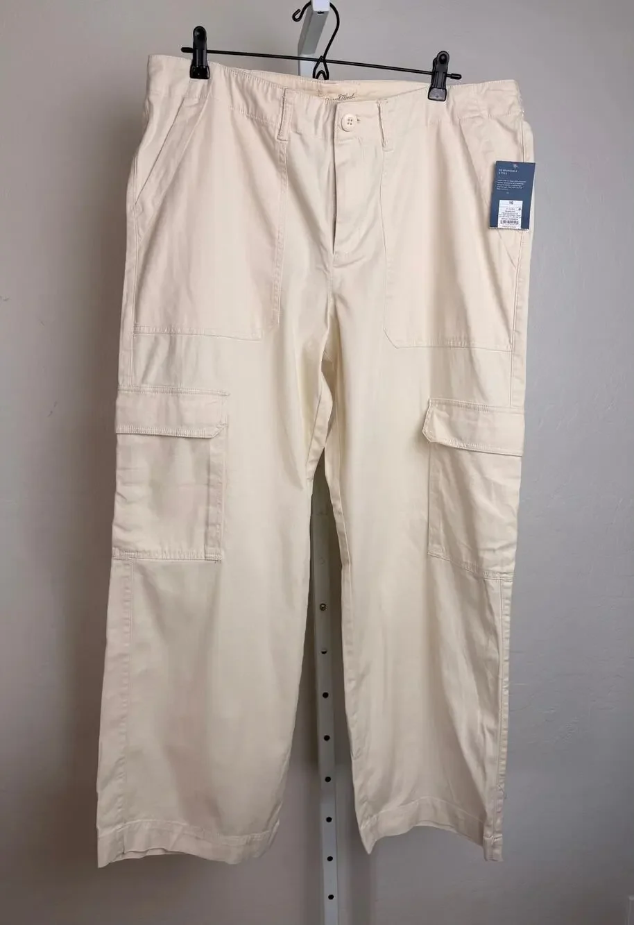 Universal Thread Women’s Cream Utility Cargo Pants Size 16 Straight Leg